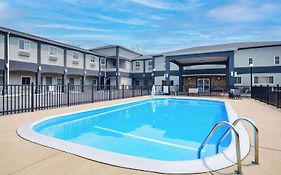 Days Inn & Suites By Wyndham Niagara Falls/Buffalo